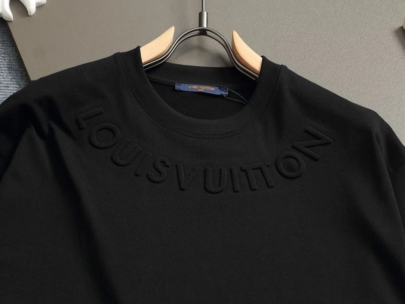 Louis Vuitton T-Shirts Refined 133256