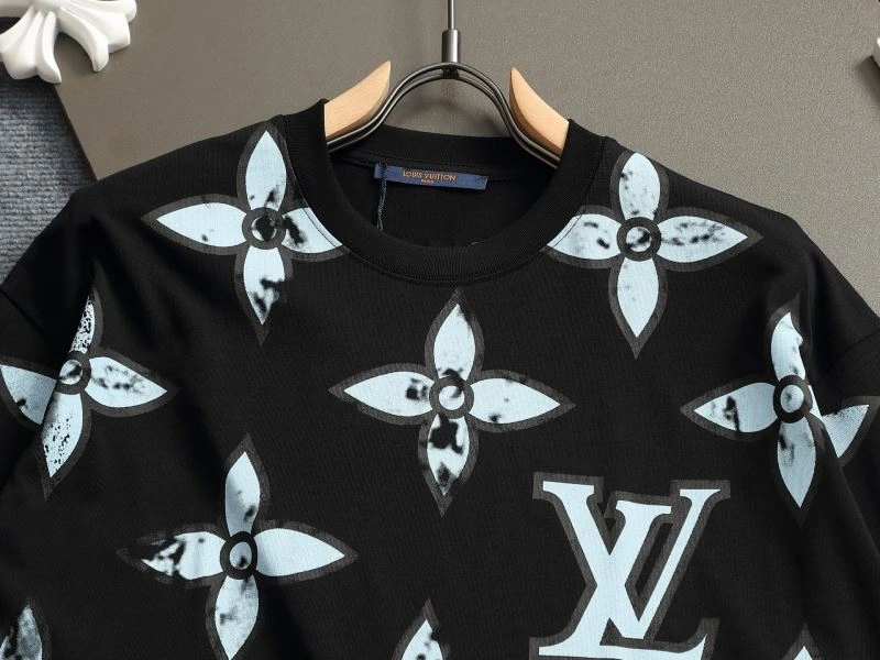 EyeCatching Louis Vuitton T-Shirts 133245