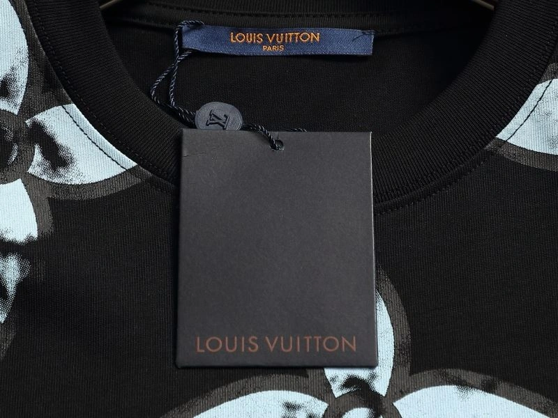 EyeCatching Louis Vuitton T-Shirts 133245