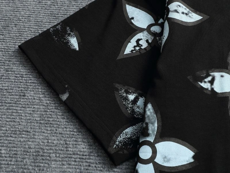 EyeCatching Louis Vuitton T-Shirts 133245