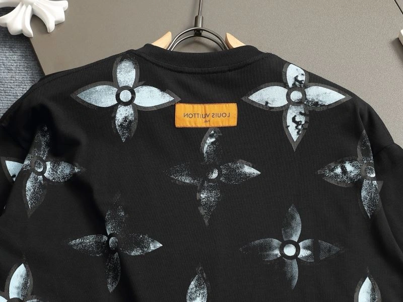 EyeCatching Louis Vuitton T-Shirts 133245