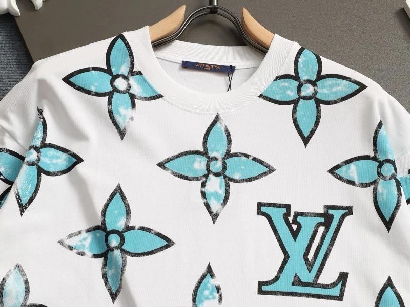 Sustainable Louis Vuitton T-Shirts 133253