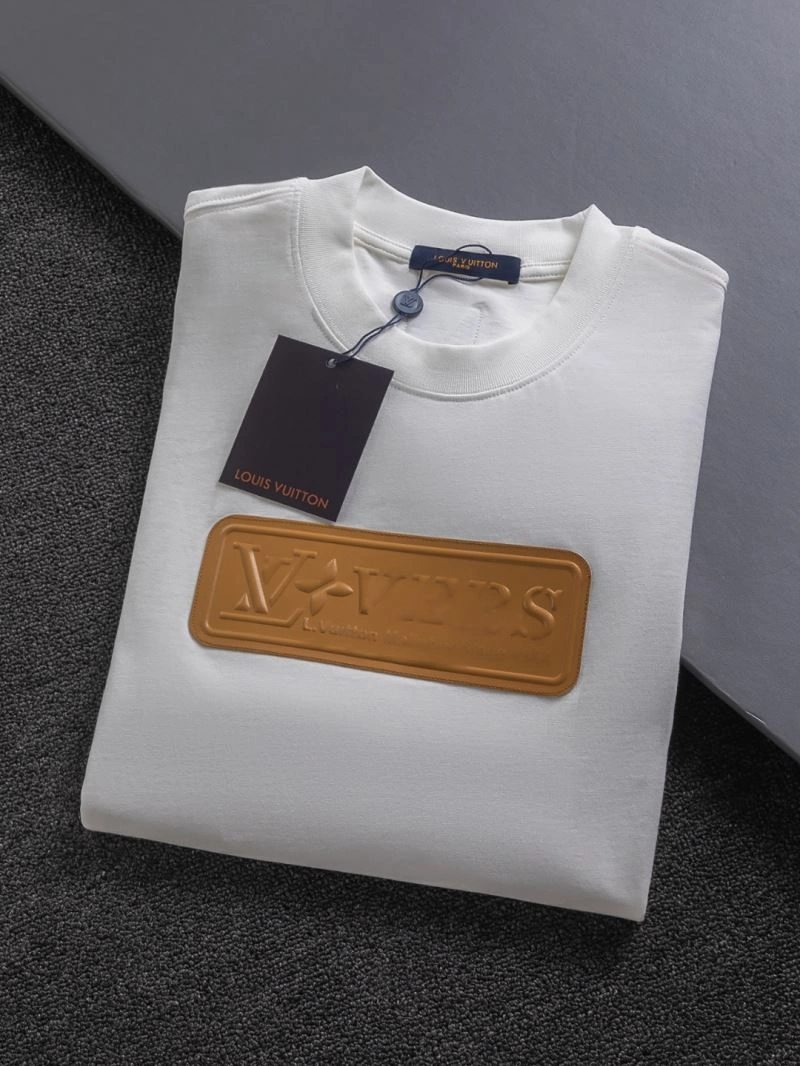 Snug Louis Vuitton T-Shirts 133246
