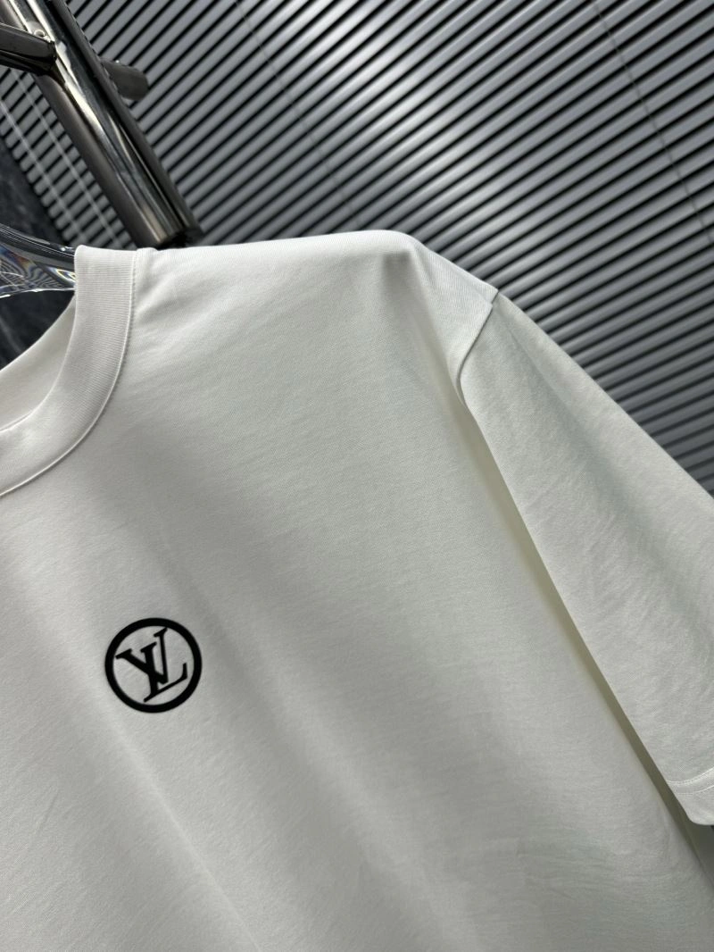 Vibrant Louis Vuitton T-Shirts 133244