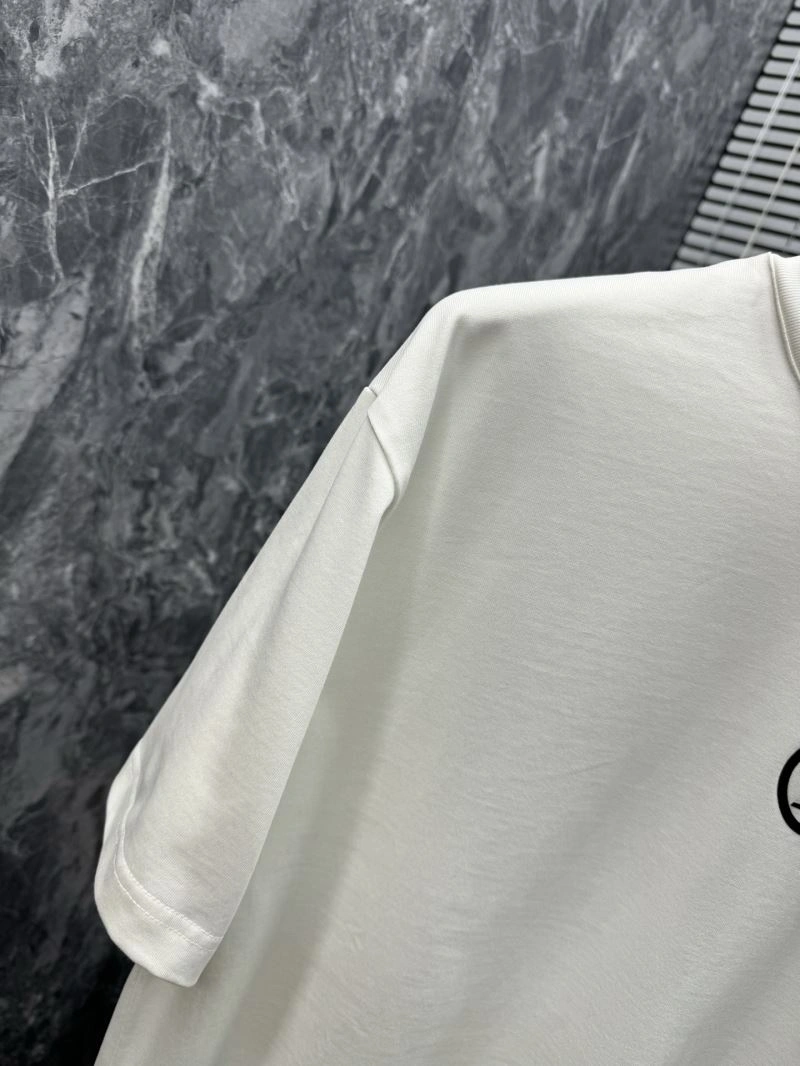 Vibrant Louis Vuitton T-Shirts 133244