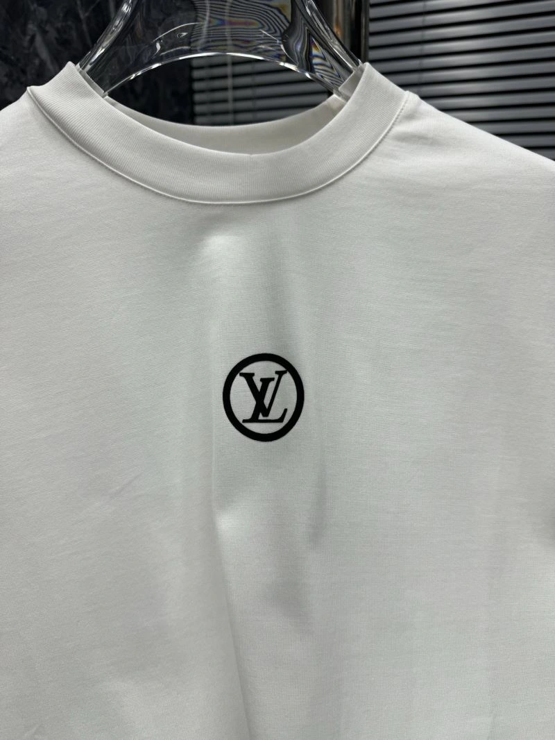 Vibrant Louis Vuitton T-Shirts 133244