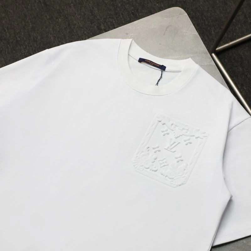 Elegant Louis Vuitton T-Shirts 133228