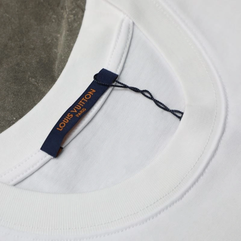 Elegant Louis Vuitton T-Shirts 133228