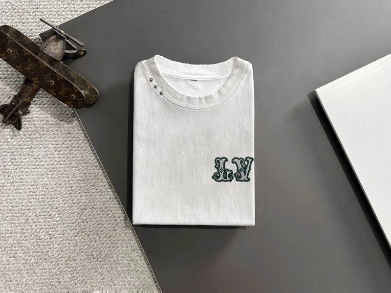 Elegant Louis Vuitton T-Shirts 133208