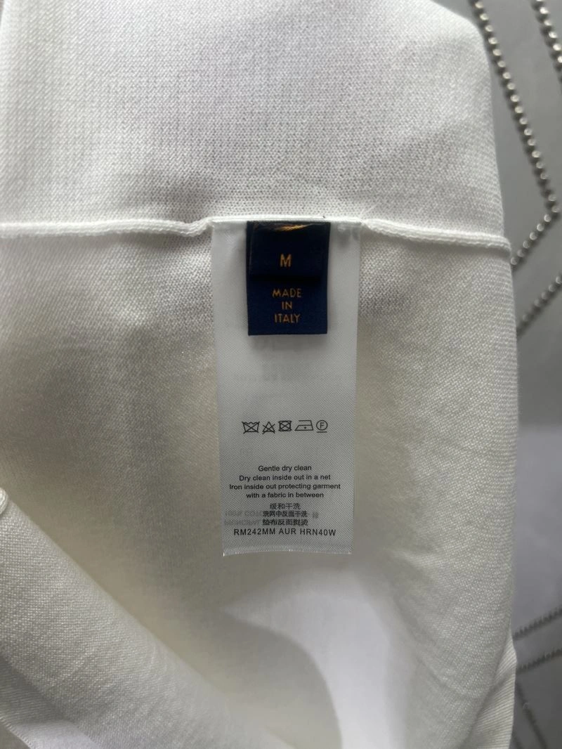 Louis Vuitton T-Shirts Minimalist 133204
