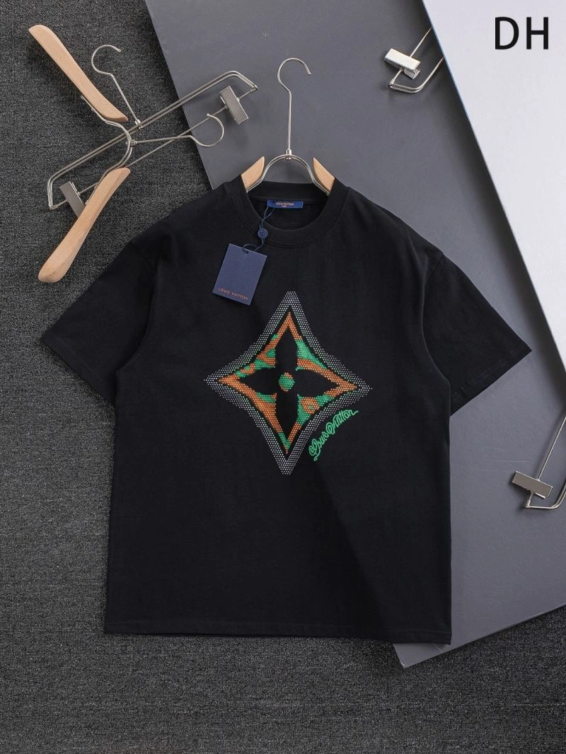 Louis Vuitton T-Shirts Casual 133205