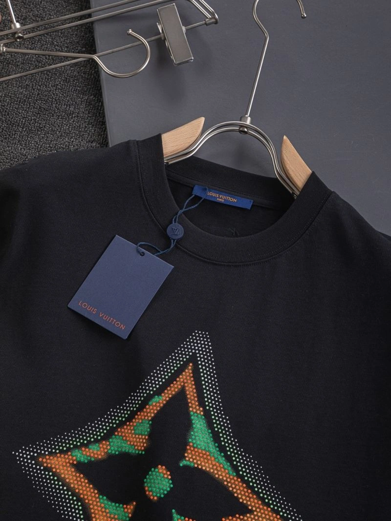 Louis Vuitton T-Shirts Casual 133205