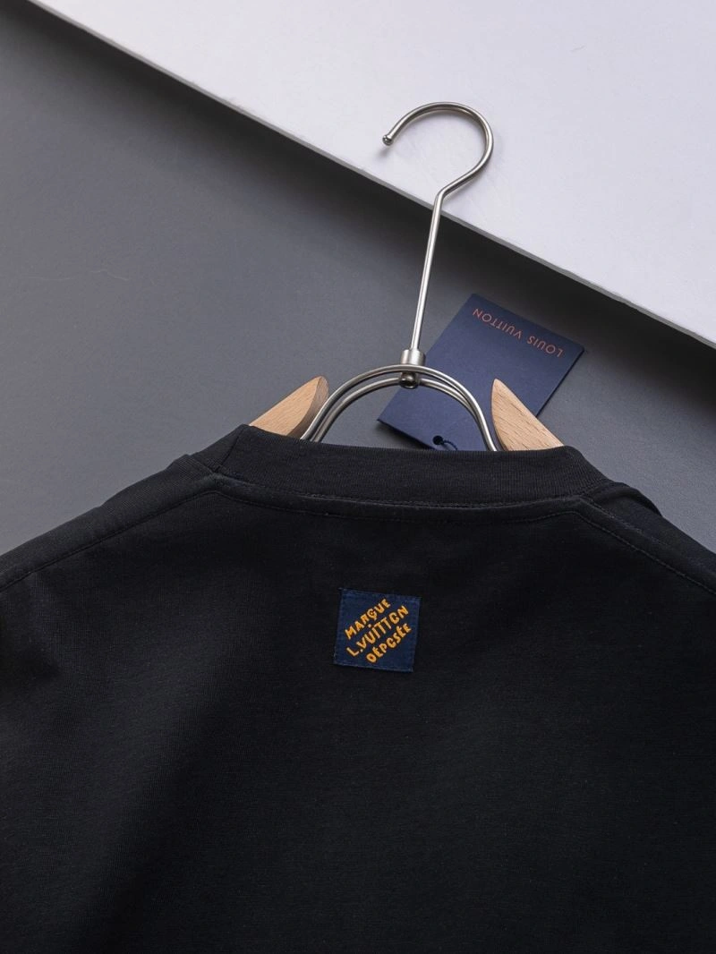 Louis Vuitton T-Shirts Casual 133205