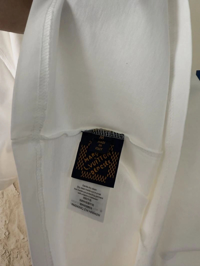 Louis Vuitton T-Shirts Lightweight 133206