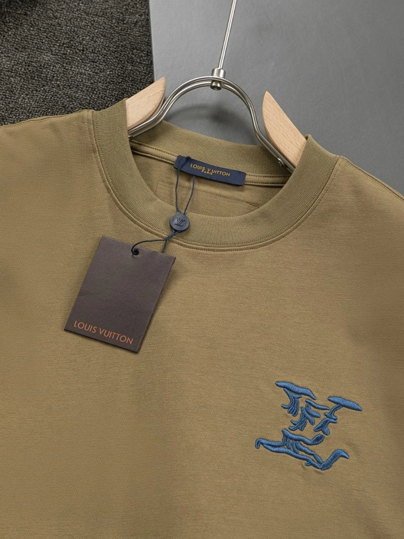 Functional Louis Vuitton T-Shirts 133182