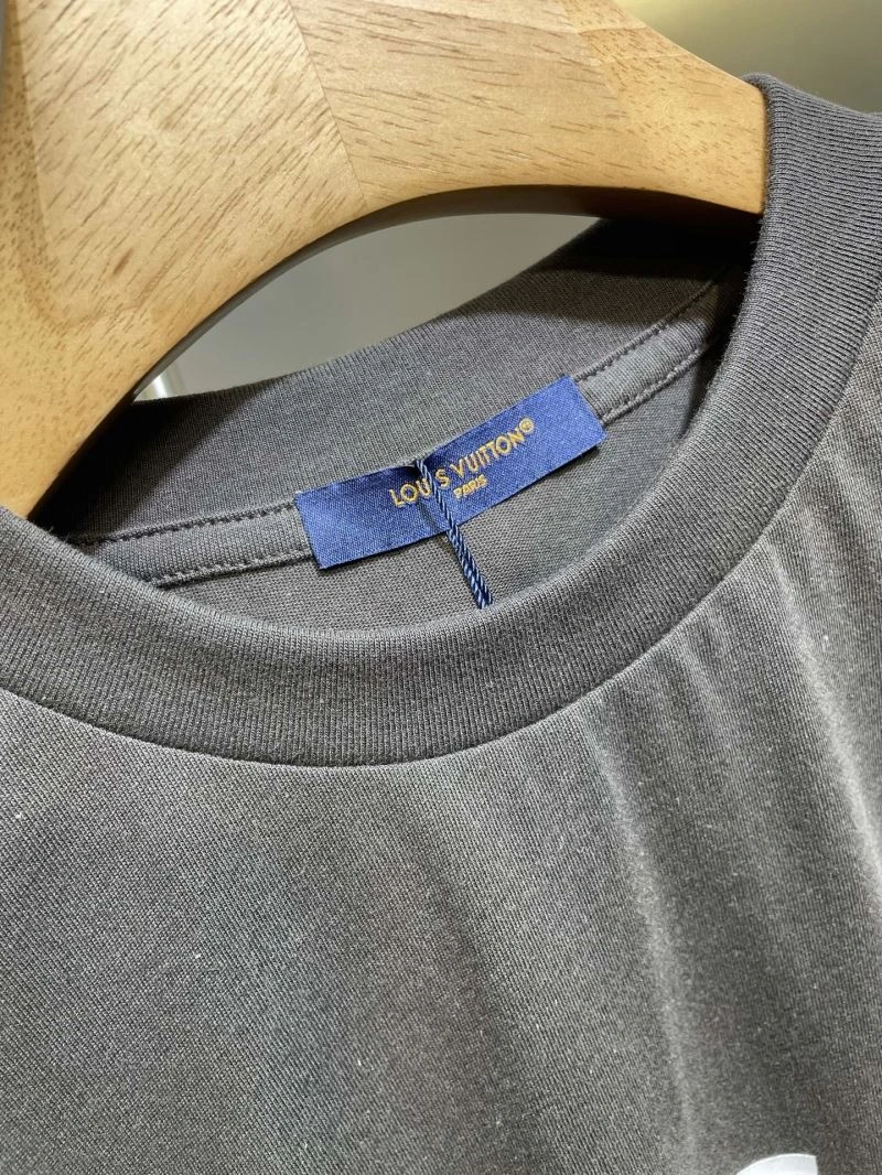 Louis Vuitton T-Shirts Trendsetting 133162