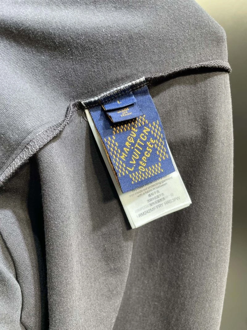 Louis Vuitton T-Shirts Trendsetting 133162