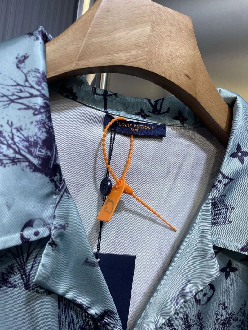 Bold Louis Vuitton T-Shirts 133149
