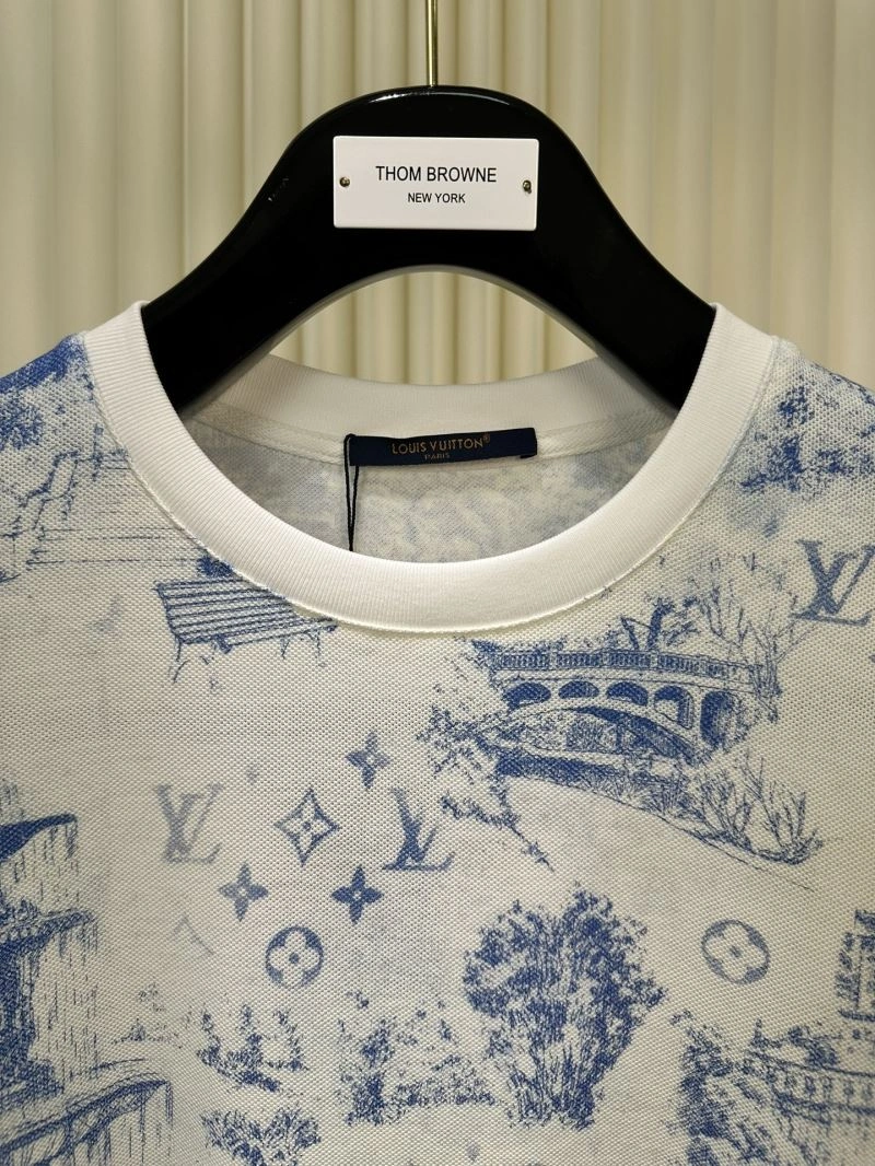 Flexible Louis Vuitton T-Shirts 132677