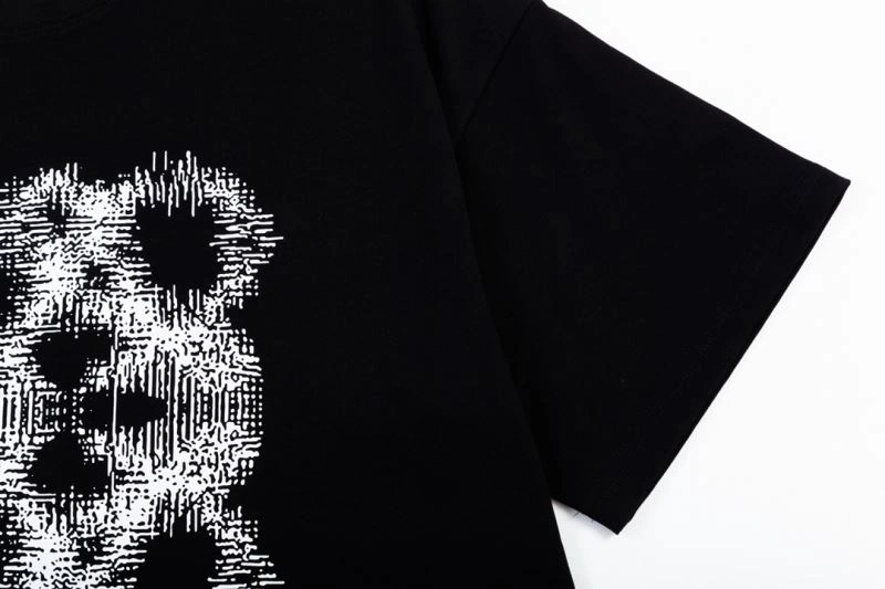 Bold Louis Vuitton T-Shirts 132653