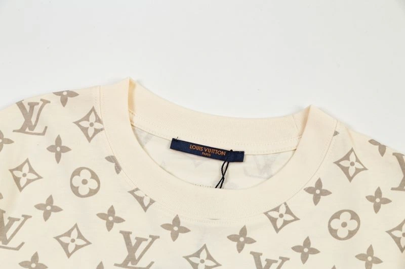 Louis Vuitton T-Shirts TimelessDesign 132635