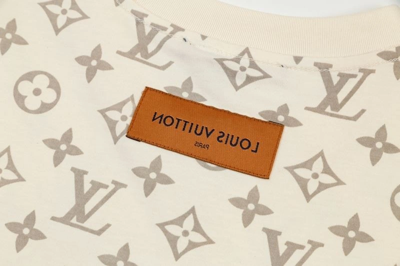 Louis Vuitton T-Shirts TimelessDesign 132635