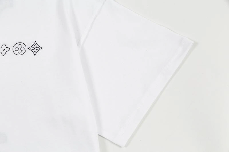 Louis Vuitton T-Shirts UrbanChic 132624