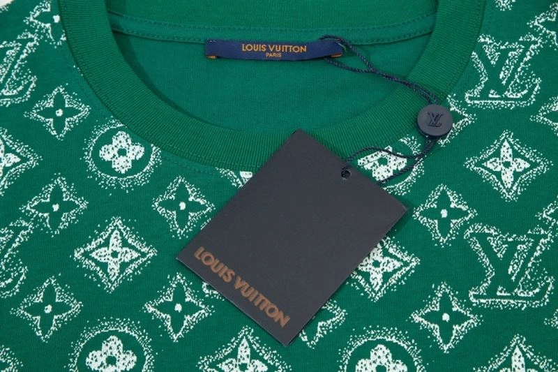 Tailored Louis Vuitton T-Shirts 132623