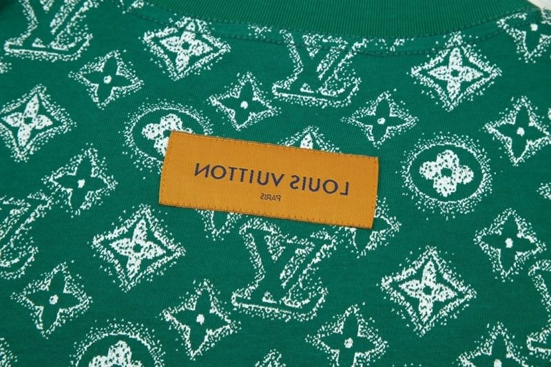 Tailored Louis Vuitton T-Shirts 132623