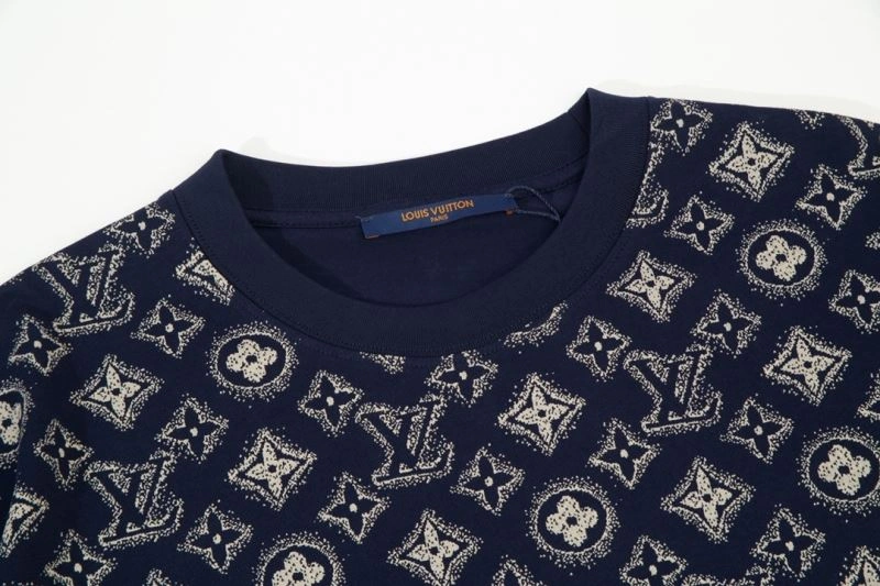 Louis Vuitton T-Shirts UrbanChic 132629