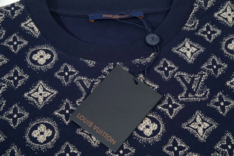 Louis Vuitton T-Shirts UrbanChic 132629