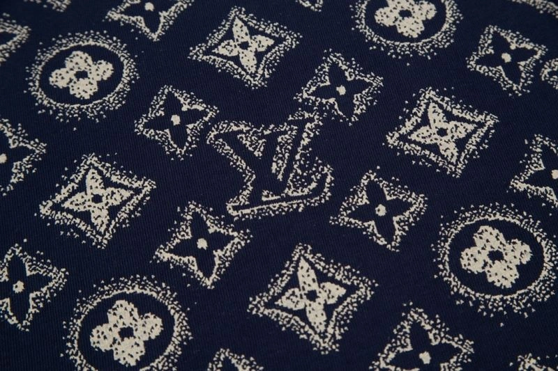 Louis Vuitton T-Shirts UrbanChic 132629