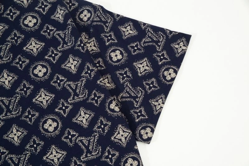 Louis Vuitton T-Shirts UrbanChic 132629