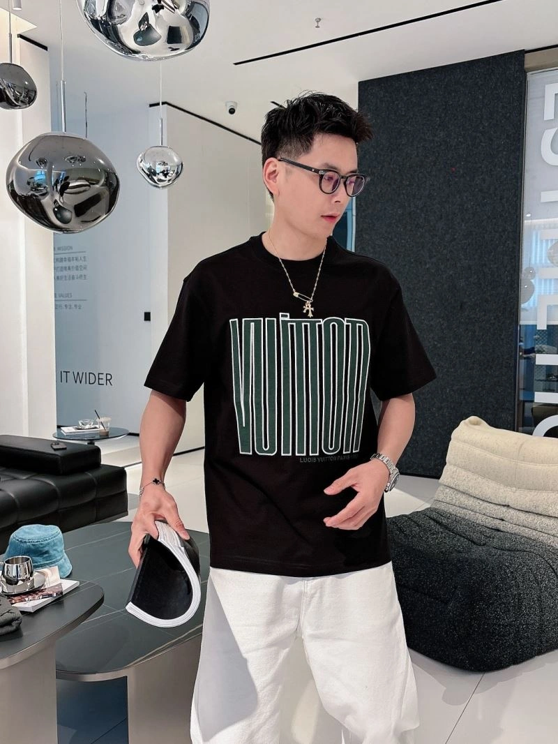 Compact Louis Vuitton T-Shirts 132627