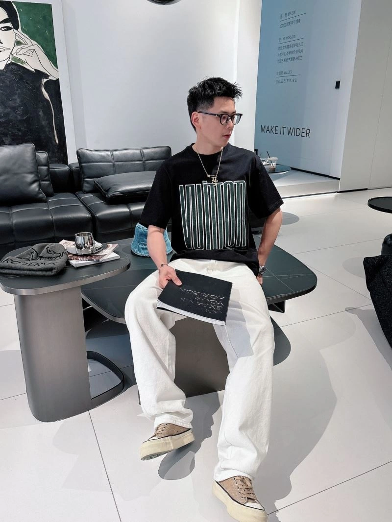 Compact Louis Vuitton T-Shirts 132627
