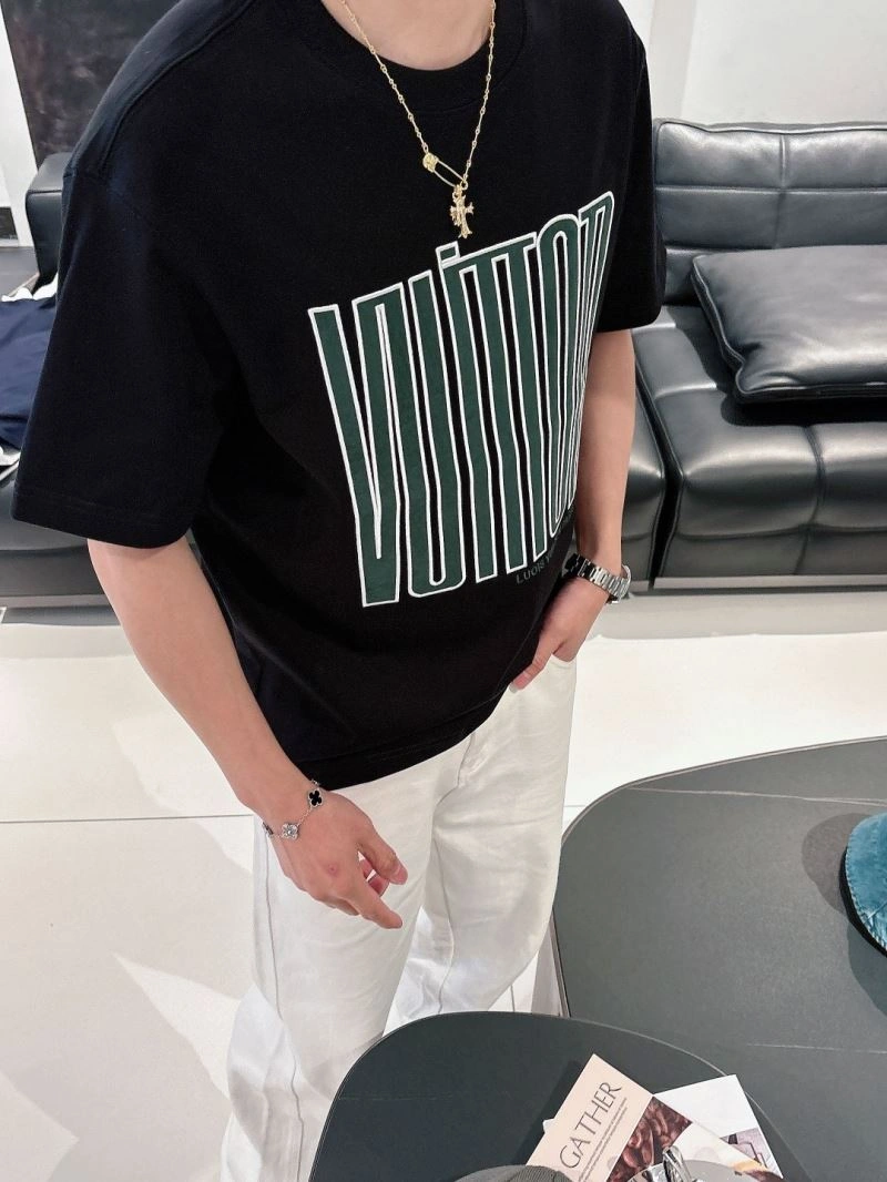Compact Louis Vuitton T-Shirts 132627