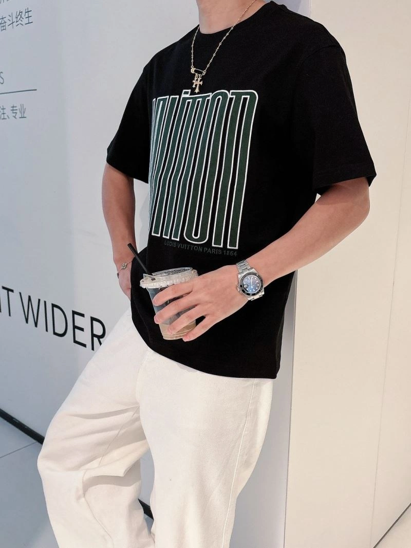 Compact Louis Vuitton T-Shirts 132627