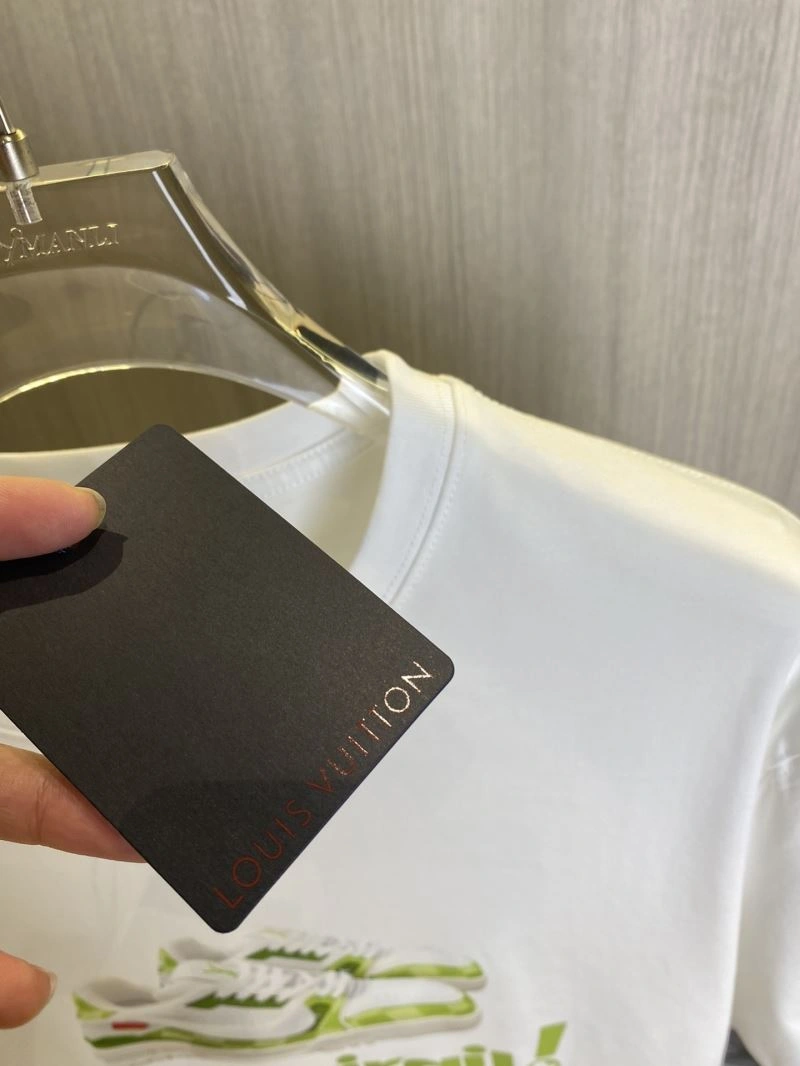 Louis Vuitton T-Shirts Breathable 132604