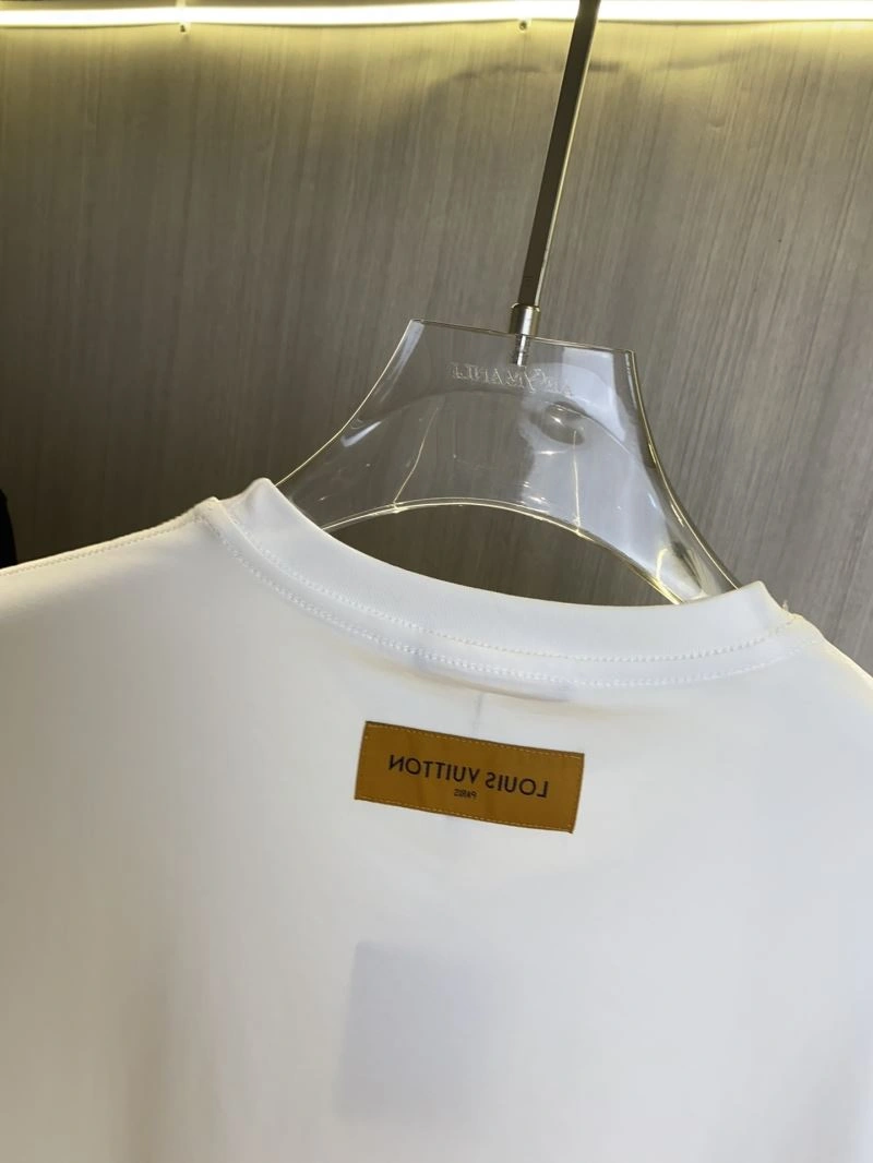 Louis Vuitton T-Shirts Breathable 132604