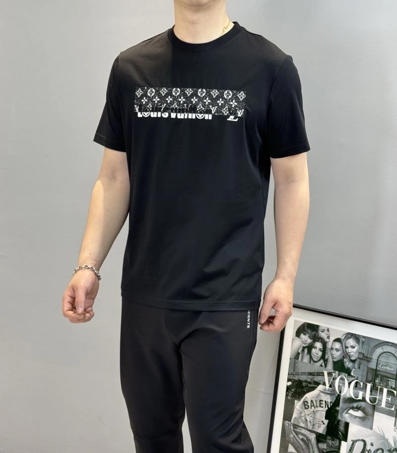 Compact Louis Vuitton T-Shirts 132599