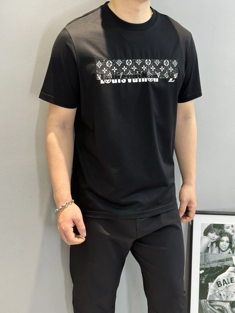 Compact Louis Vuitton T-Shirts 132599