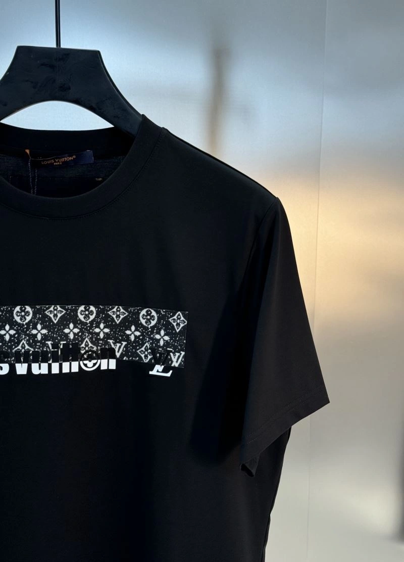 Compact Louis Vuitton T-Shirts 132599