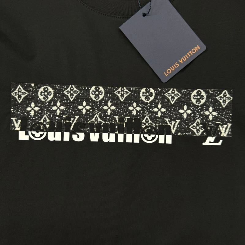 Compact Louis Vuitton T-Shirts 132599