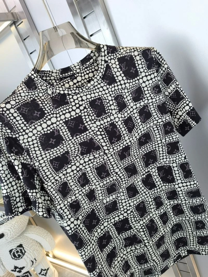 Louis Vuitton T-Shirts Lightweight 132575