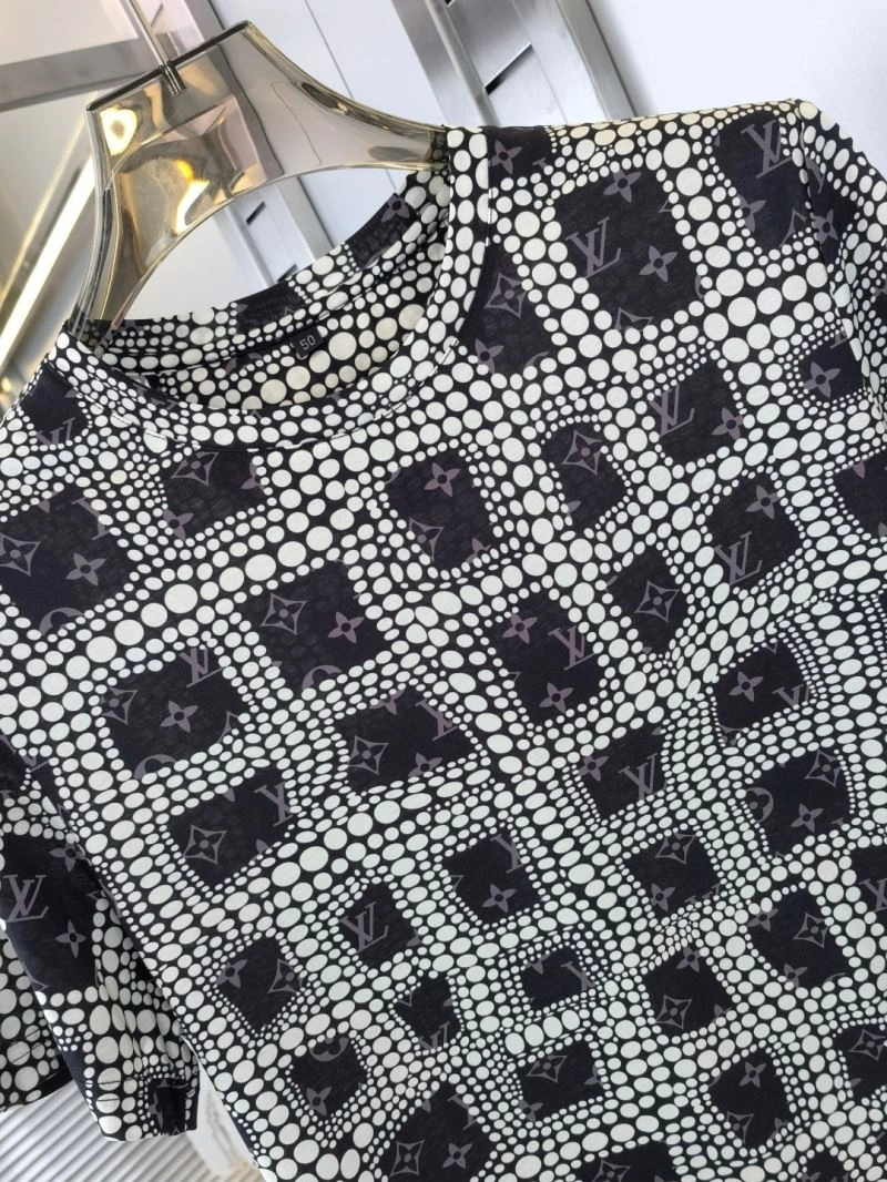 Louis Vuitton T-Shirts Lightweight 132575