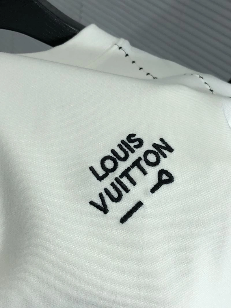 Louis Vuitton T-Shirts WeatherProof 132579