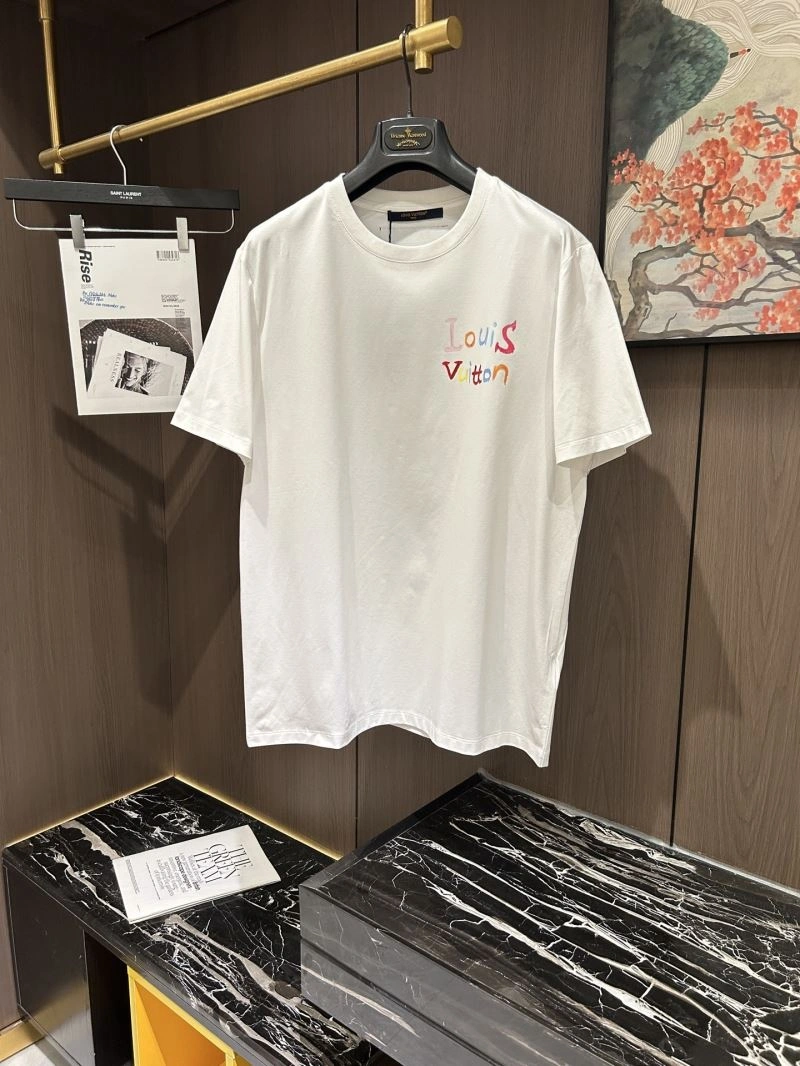 Sustainable Louis Vuitton T-Shirts 132568