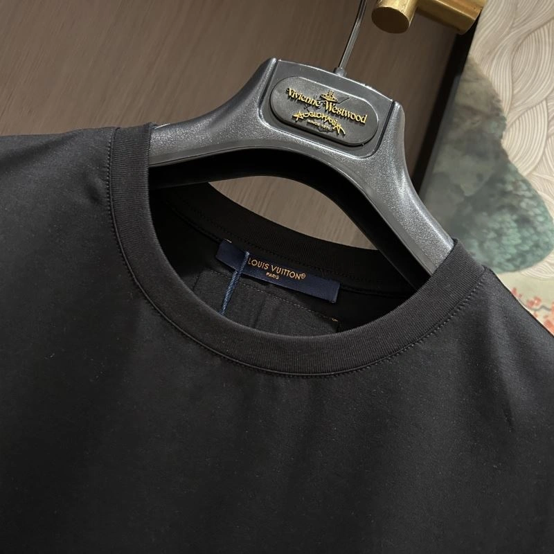 Sustainable Louis Vuitton T-Shirts 132568