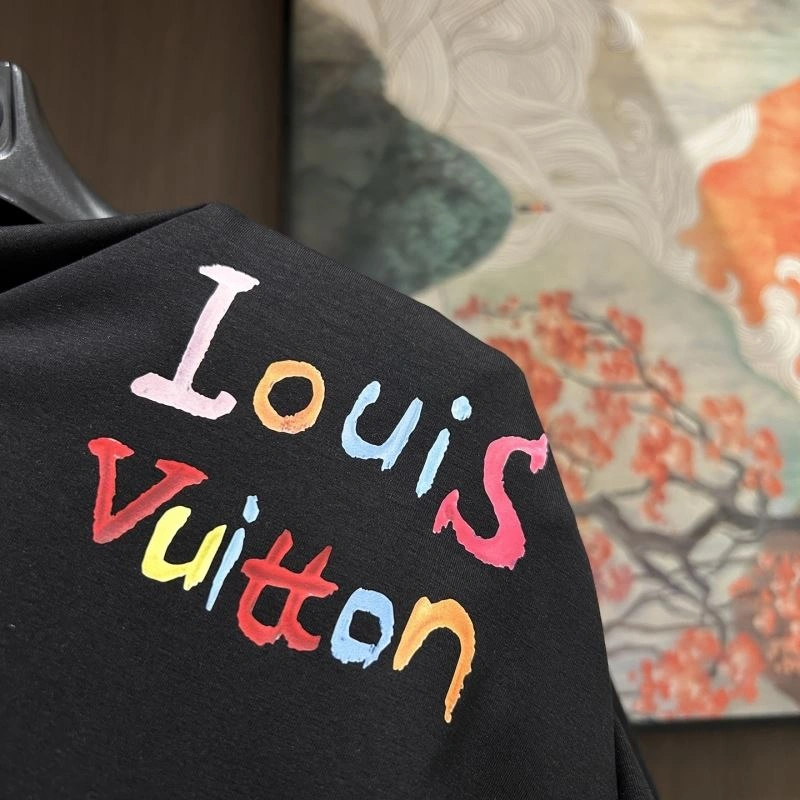 Sustainable Louis Vuitton T-Shirts 132568