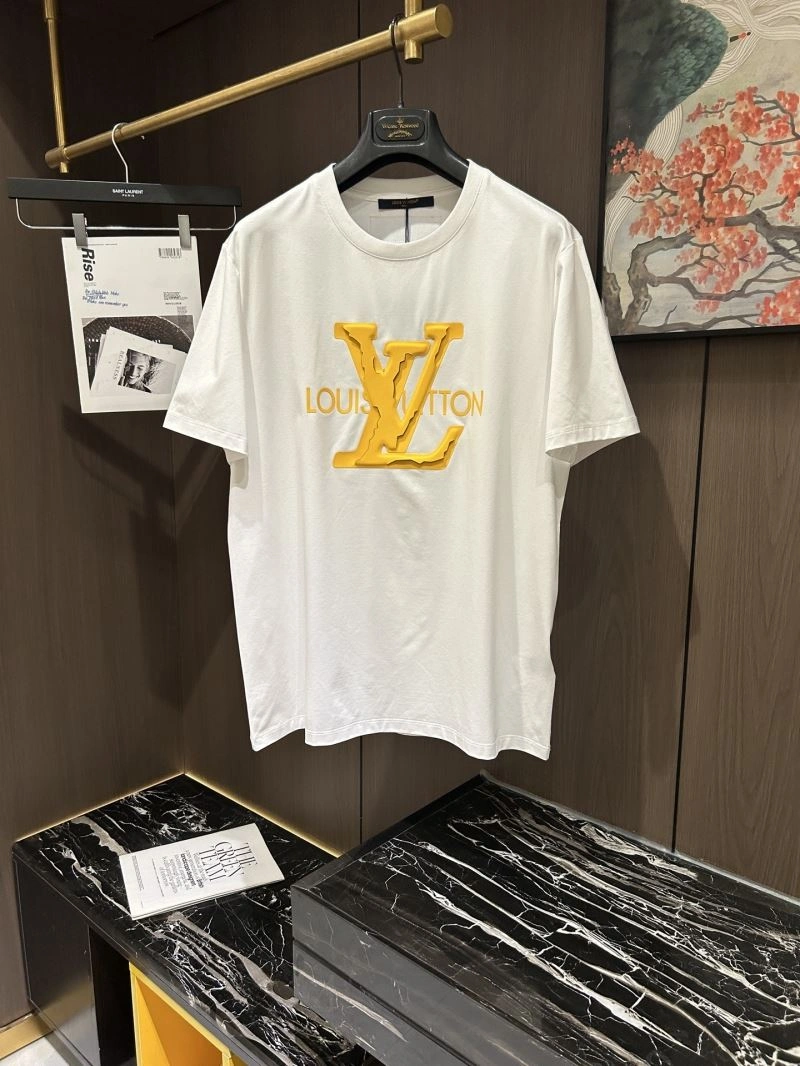 Premium Louis Vuitton T-Shirts 132566
